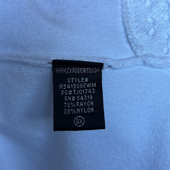 White Sweater with Sweater Lace Hemline Plus Size 2X - Picture 8 of 9